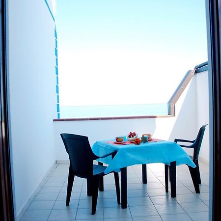 In Riva Al Mare B&B กาโปดอร์ลันโด ภายนอก รูปภาพ