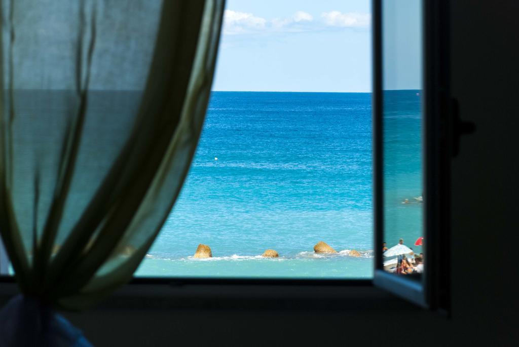 In Riva Al Mare B&B กาโปดอร์ลันโด ภายนอก รูปภาพ