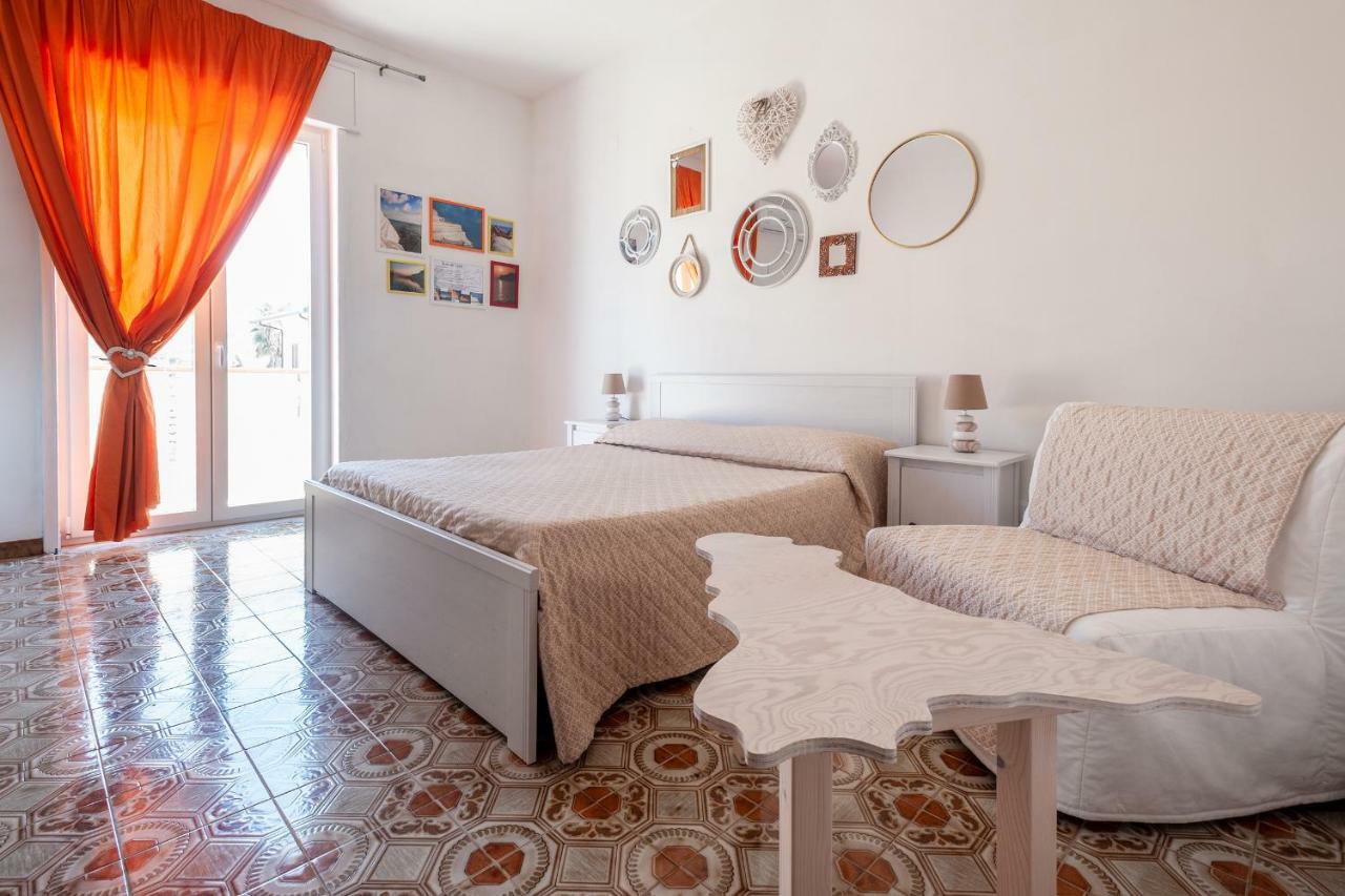 In Riva Al Mare B&B กาโปดอร์ลันโด ภายนอก รูปภาพ